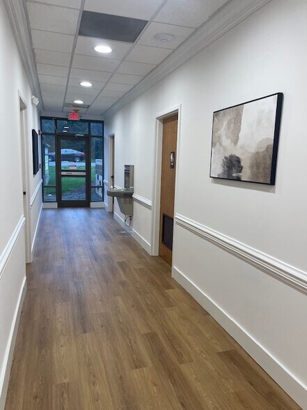 More Photos Of 16930 W Catawba Ave, Cornelius Office For Lease