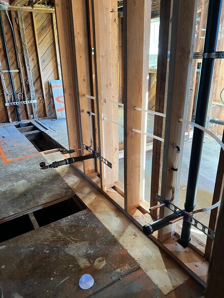 More Photos Of 39342 Pleasant St, Sandy Office Residential For Lease