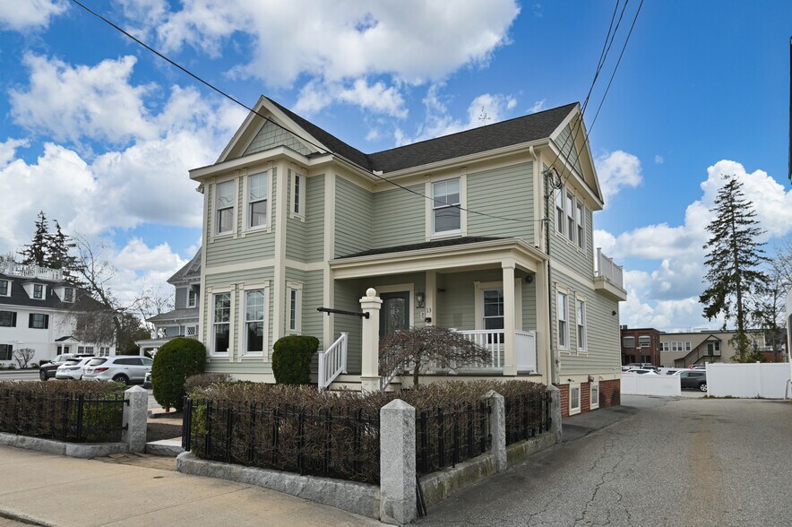 More Photos Of 13 Bartlet St, Andover Office For Lease