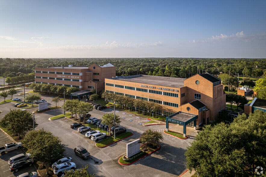 More Photos Of 707 S Fry Rd, Katy Unknown For Lease