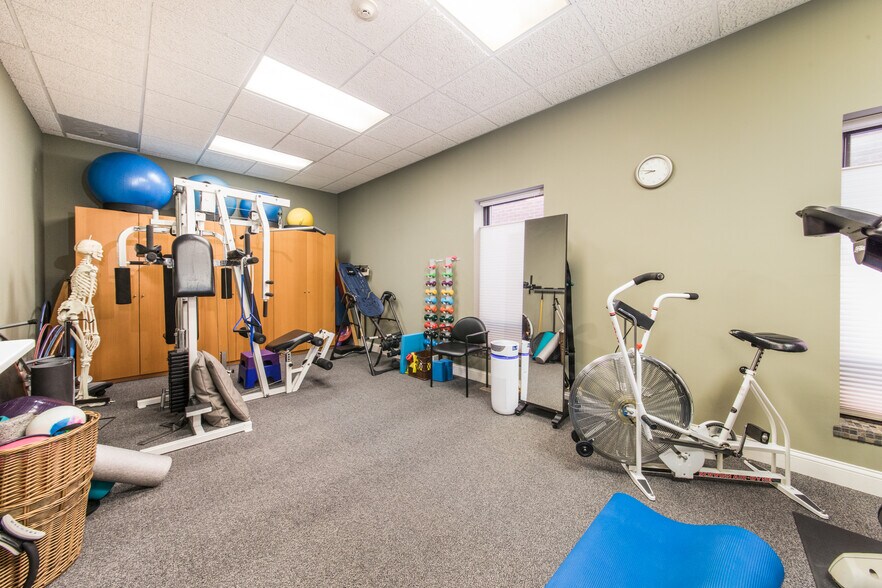 More Photos Of 828 Busse Hwy, Park Ridge Office For Sale