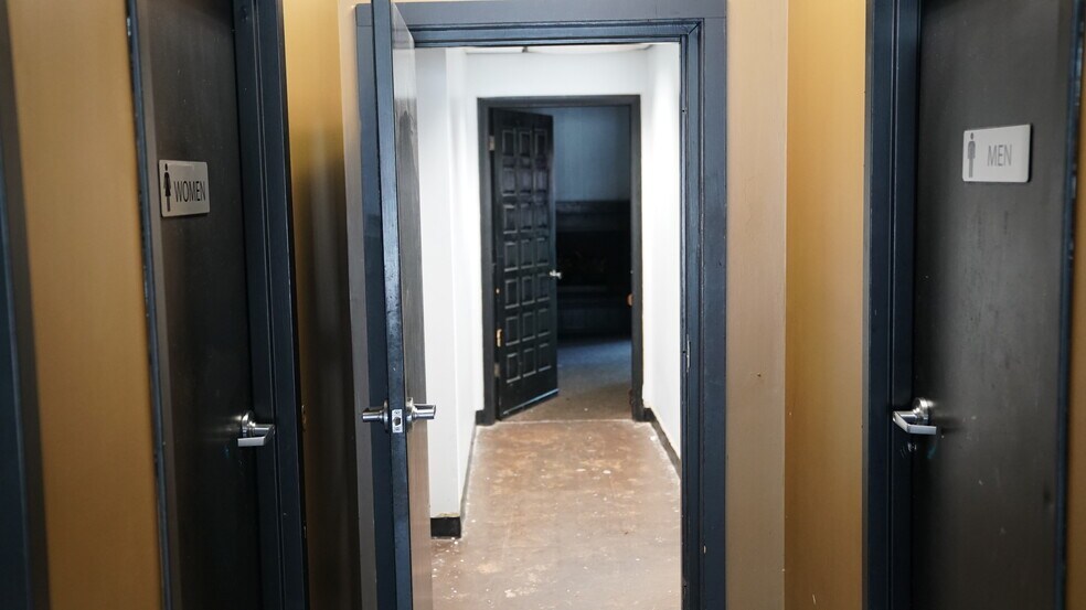 More Photos Of 6670 S Lewis Ave, Tulsa Office For Sale