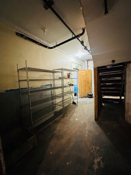 More Photos Of 335-337 Jones St, San Francisco Storefront For Lease