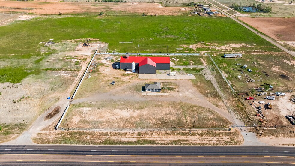 More Photos Of 1809 114 Hwy, Levelland Industrial For Lease