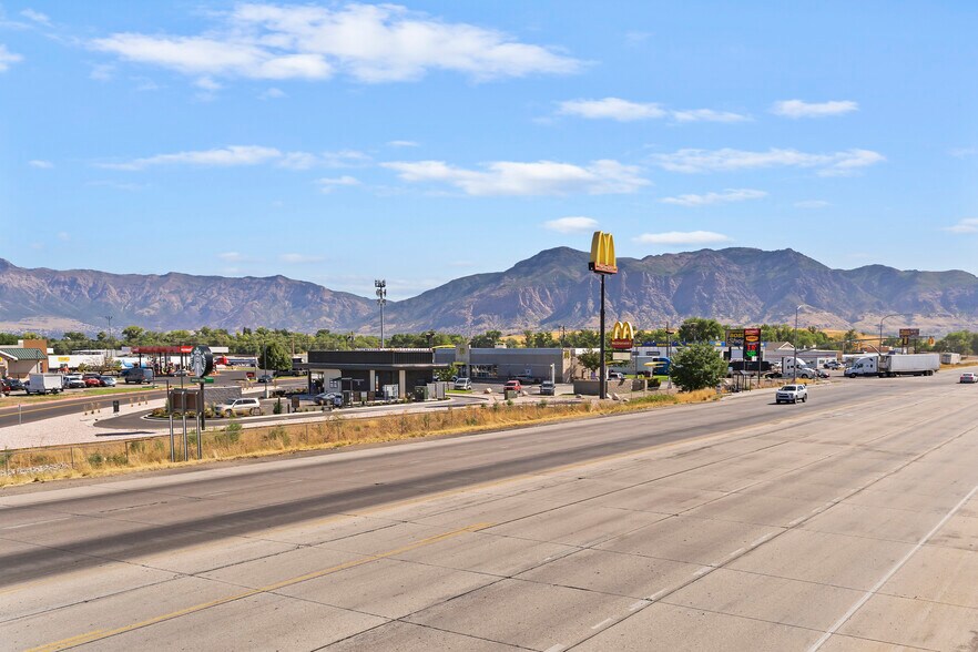 More Photos Of 2087 1100 w, West Haven Fast Food For Sale