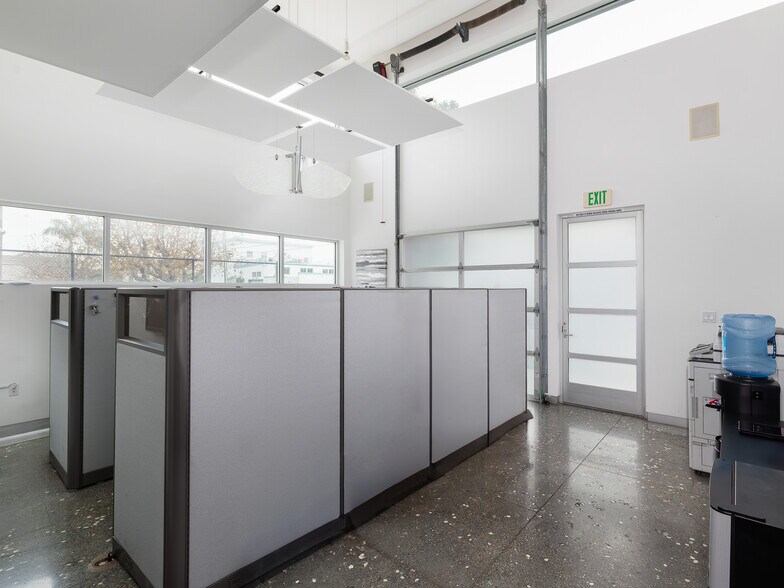More Photos Of 215-237 California St, El Segundo Loft Creative Space For Lease