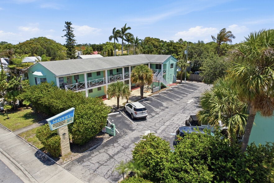 More Photos Of 320 N Federal Hwy, Lake Worth Hotel For Sale