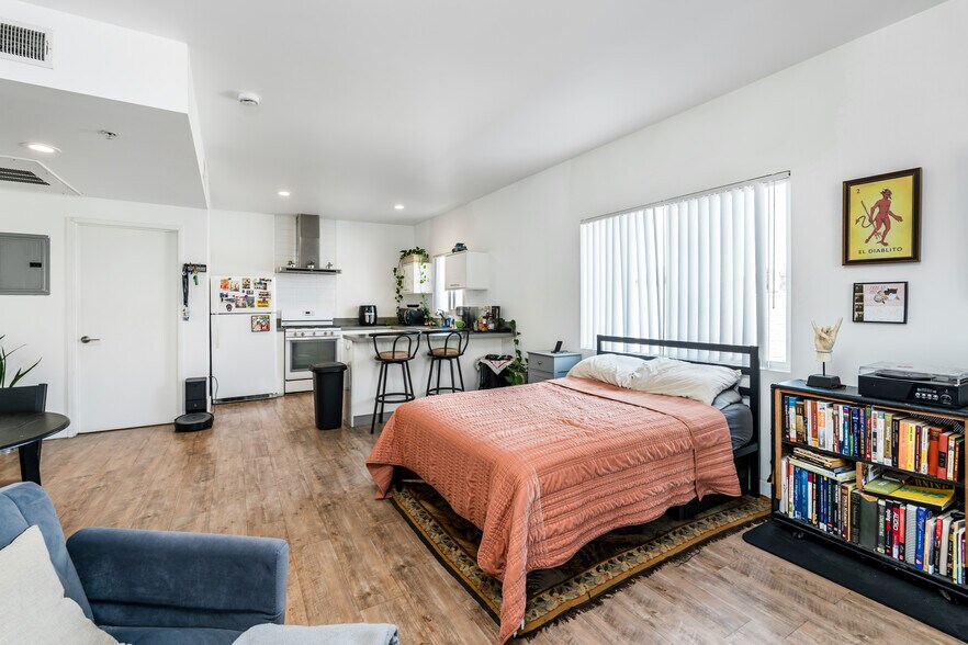 More Photos Of 845 Bunker Hill Ave, Los Angeles Apartments For Sale