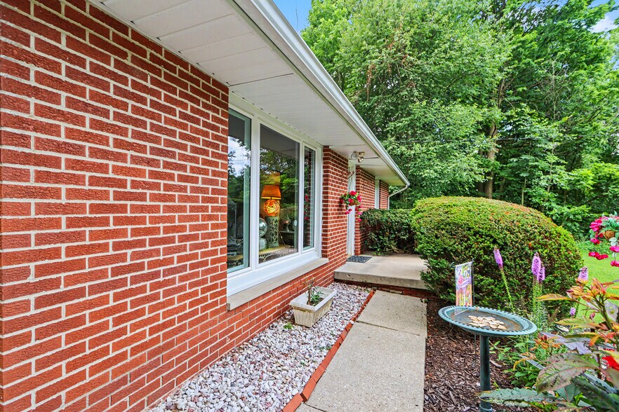 More Photos Of 524 State Route 314 N, Ontario Specialty For Sale