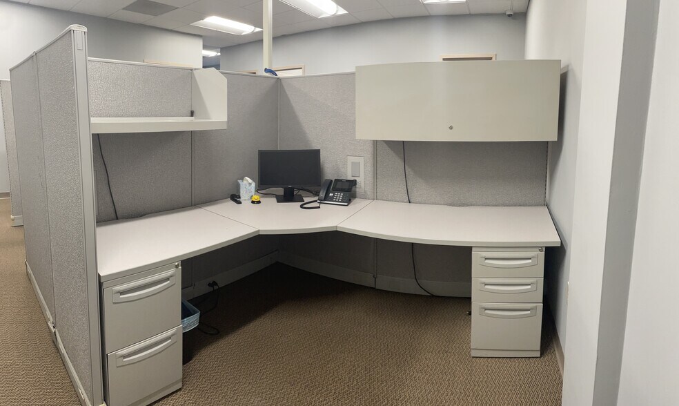 More Photos Of 25 Woods Lake Rd, Greenville Office For Lease