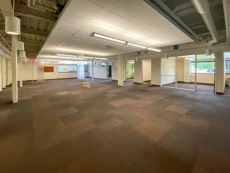 More Photos Of 2140 Oak Industrial Dr NE, Grand Rapids Manufacturing For Lease