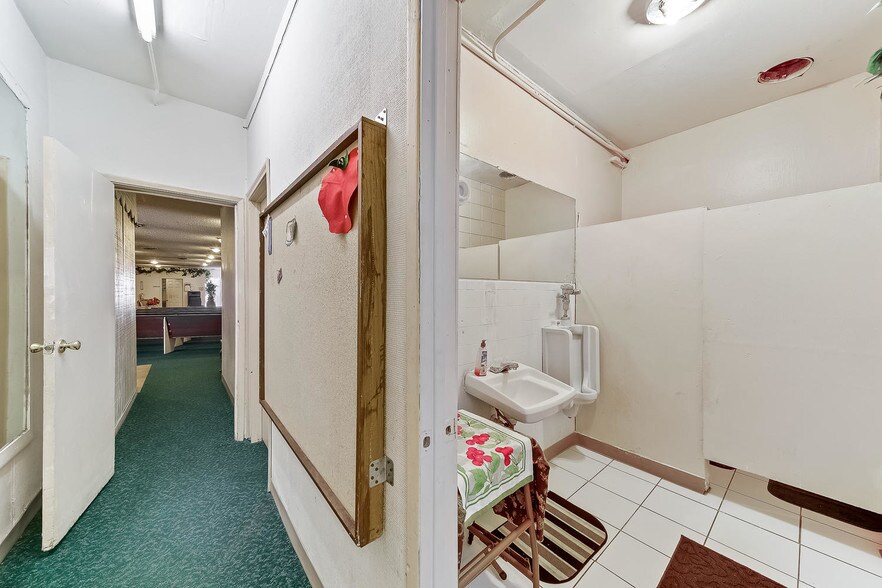 More Photos Of 1311 W Owens Ave, Las Vegas Religious Facility For Sale