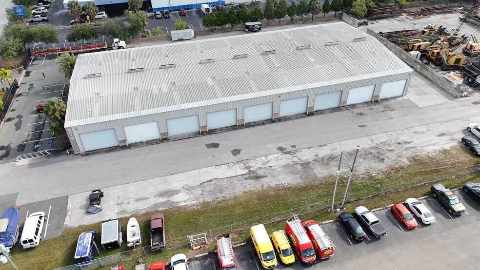 More Photos Of 8810 Enterprise Blvd, Largo Warehouse For Lease