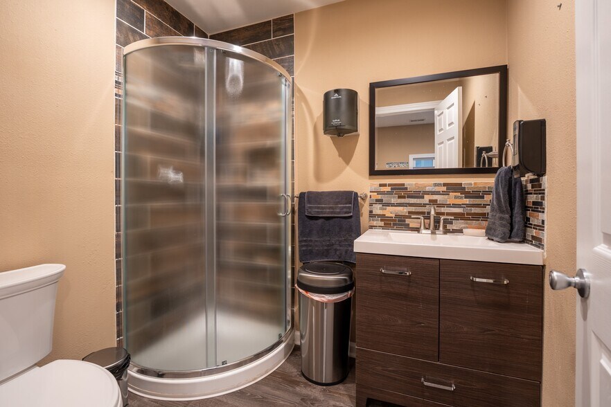 More Photos Of 39360 3rd St E, Palmdale Warehouse For Lease