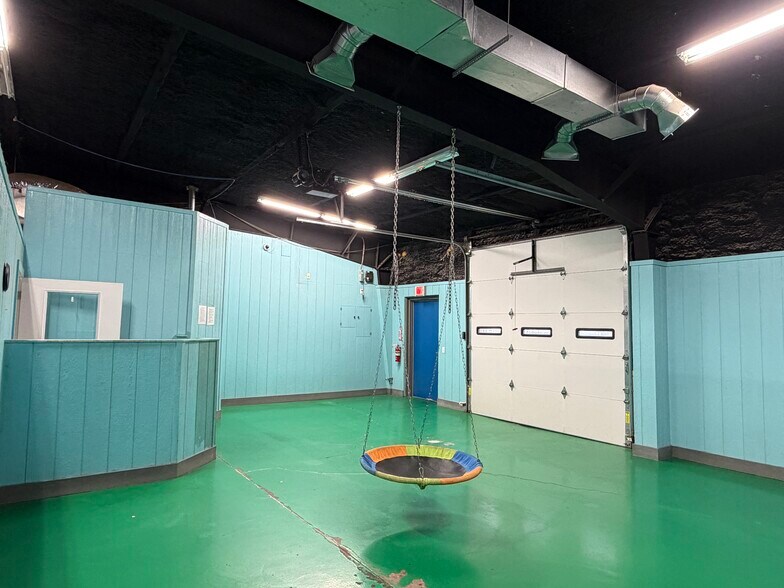 More Photos Of 911 W 1st St, Mcpherson Industrial For Sale