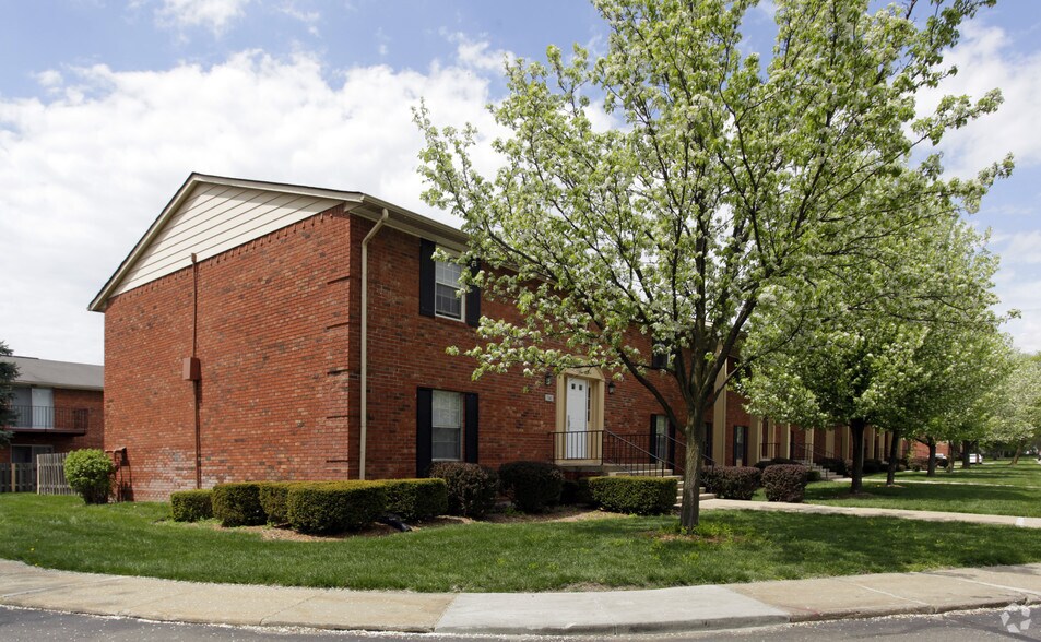 Primary Photo Of 1000 Portsmouth Dr, Elkhart Apartments For Sale