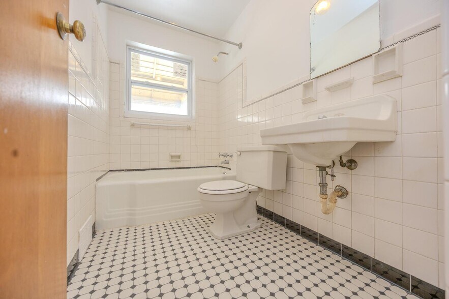 More Photos Of 2101 Pine Ave, Niagara Falls Storefront Retail Residential For Sale