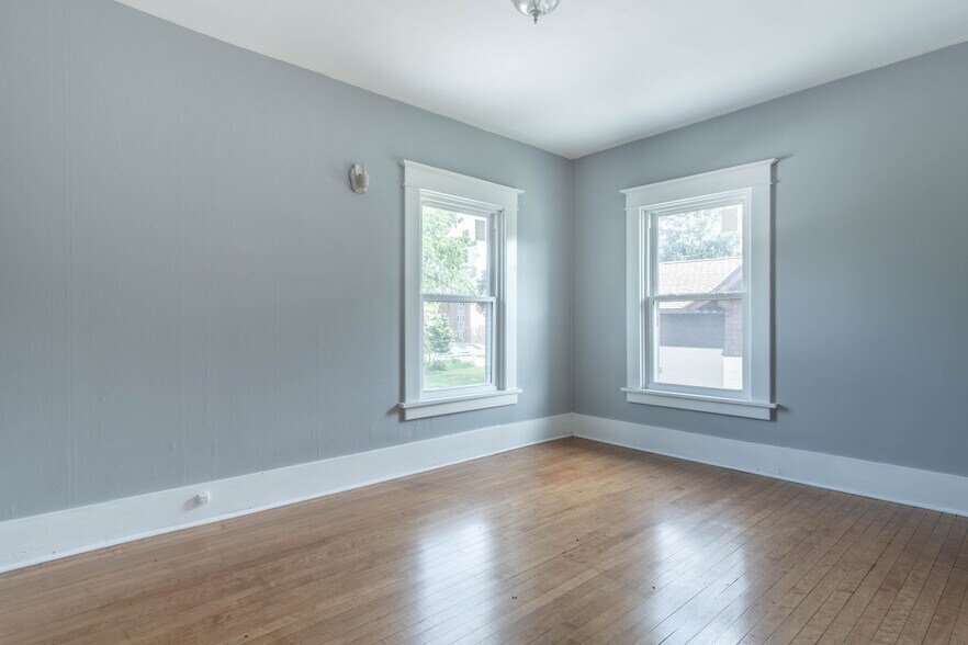 More Photos Of 1104 Washington St, Watertown Office For Sale