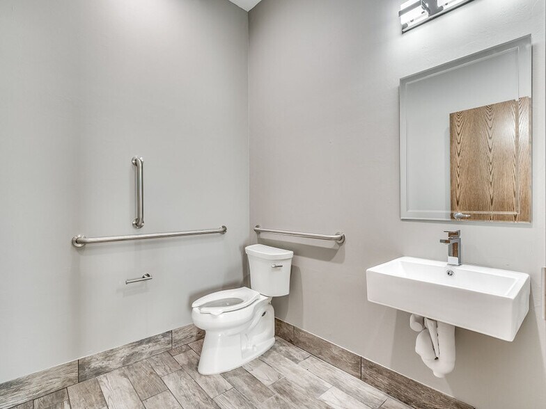 More Photos Of 15121 Traditions, Edmond Office For Lease