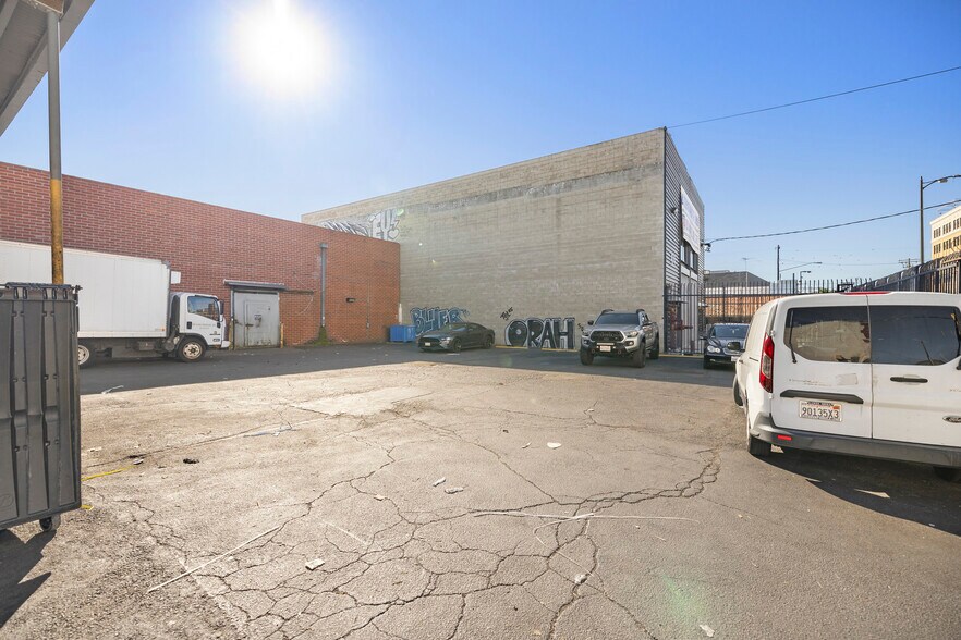 More Photos Of 410-414 Towne Ave, Los Angeles Warehouse For Sale