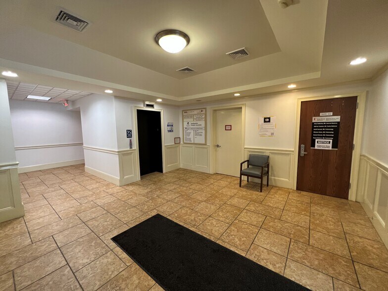 More Photos Of 325 Meeting House Ln, Southampton Medical For Lease