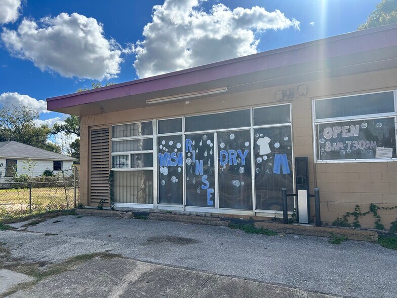 More Photos Of 5602 Cavalcade St, Houston Storefront For Sale