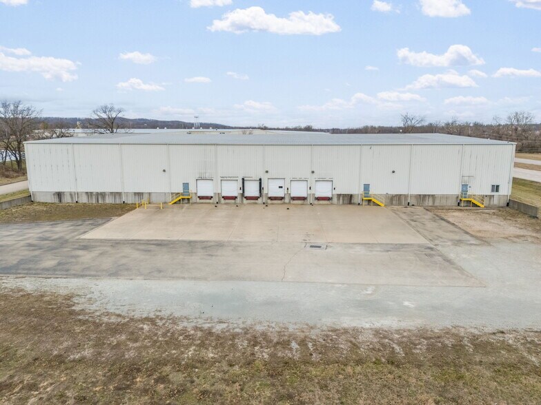 More Photos Of 1500 Dismuke Dr, Farmington Distribution For Sale