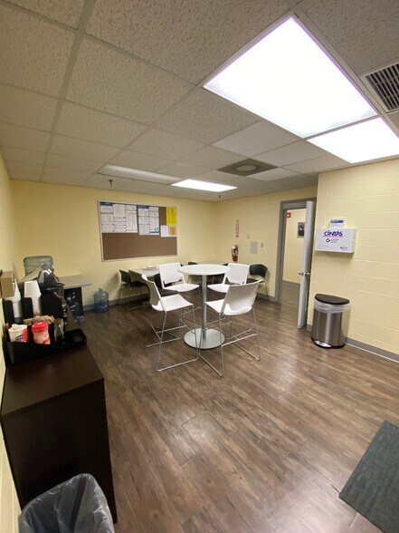 More Photos Of 3156 N Valley Pike, Harrisonburg Office For Lease