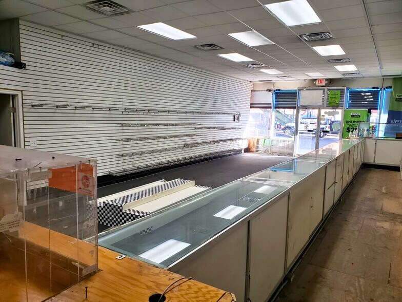 More Photos Of 831 Westchester Ave, Bronx Storefront For Lease