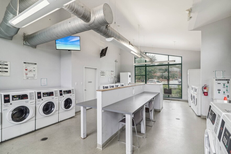 More Photos Of 1100 E Ramblewood Rd, Baltimore Apartments For Sale