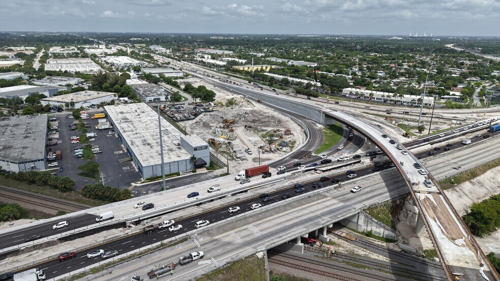 More Photos Of 16401-16413 NW 8th Ave, Miami Distribution For Lease