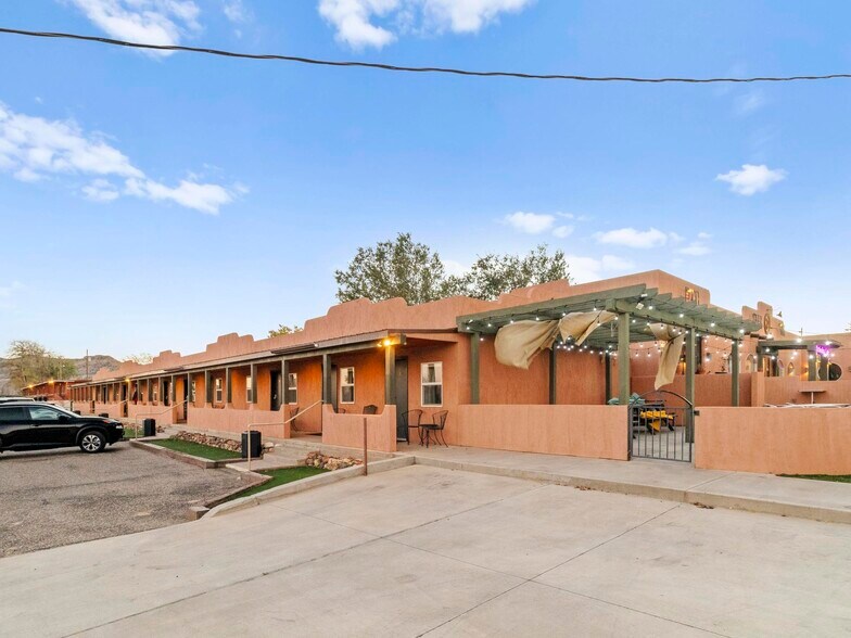 More Photos Of 475 W Main St, Escalante Hotel For Sale