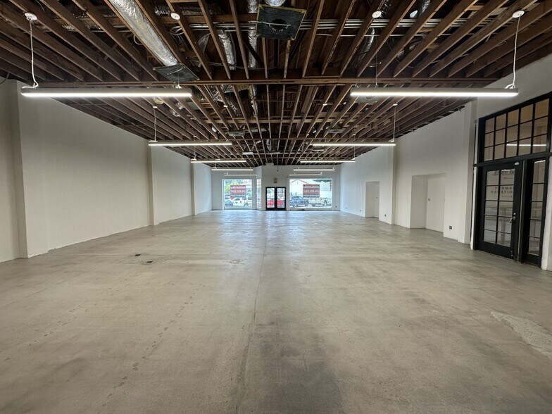 More Photos Of 11628-11632 Barrington Ct, Los Angeles Storefront Retail Office For Lease