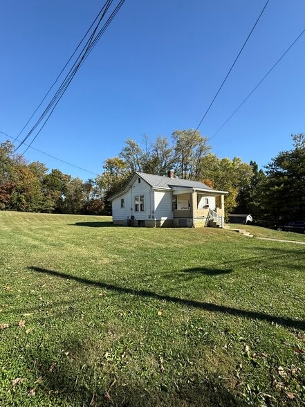 More Photos Of 1016 W Country Club Dr, Bloomington Multifamily For Sale