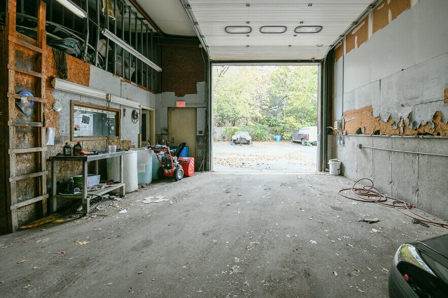 More Photos Of 438-440 Main St, East Hartford Auto Repair For Sale