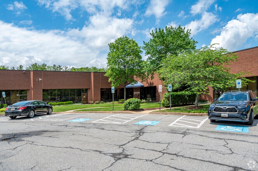 More Photos Of 5200 Philadelphia Way, Lanham Research And Development For Lease