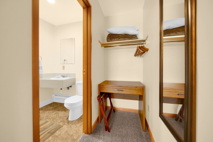 More Photos Of 60 Hickory Ave, Akron Hotel For Sale
