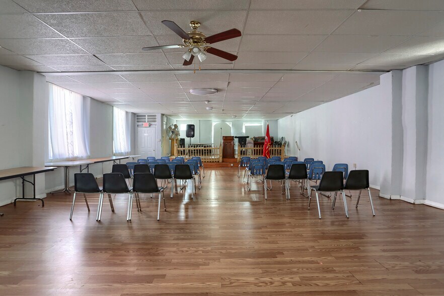 More Photos Of 1347 Howard St, Harrisburg Light Manufacturing For Sale