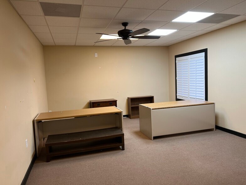 More Photos Of 230 Industrial Park Rd, Baldwin Warehouse For Lease