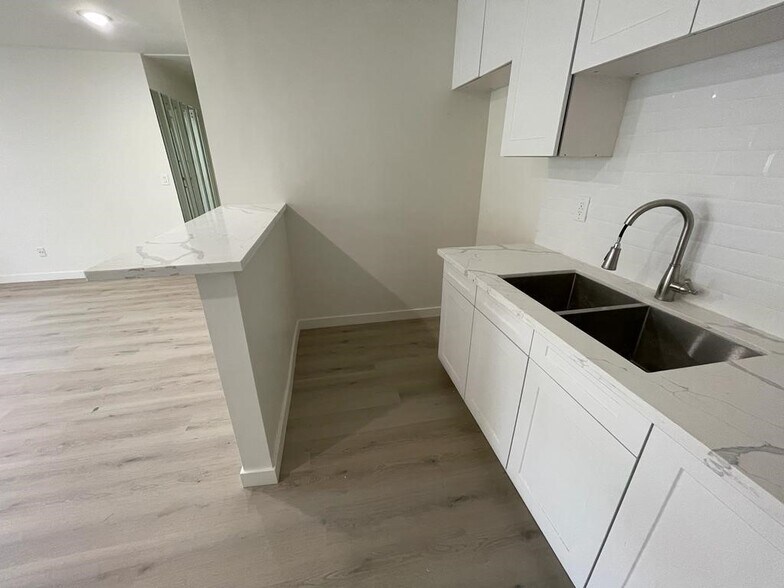 More Photos Of 553 N Flores St, Los Angeles Apartments For Sale