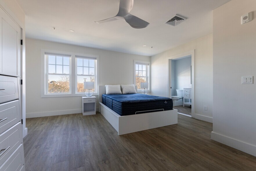 More Photos Of 85 Ocean Ave, New Shoreham Restaurant For Sale