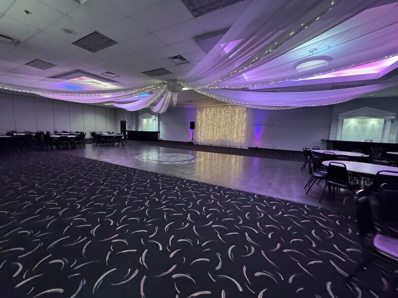 More Photos Of 11830 Stonegate Dr, Omaha Sorority Fraternity House For Sale