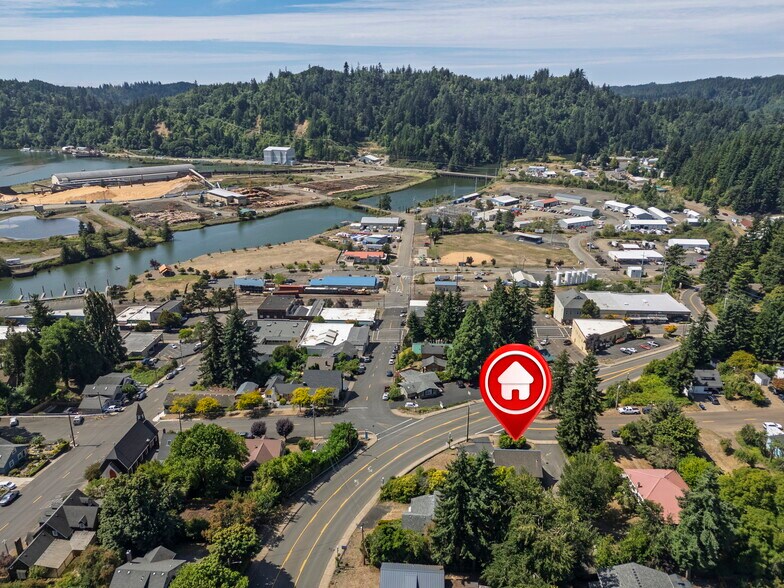 More Photos Of 210 NE Alder St, Toledo Office For Sale