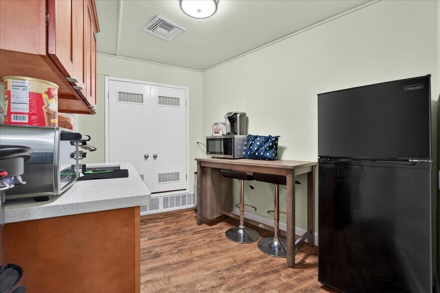 More Photos Of 9500 Soquel Dr, Aptos Office For Sale