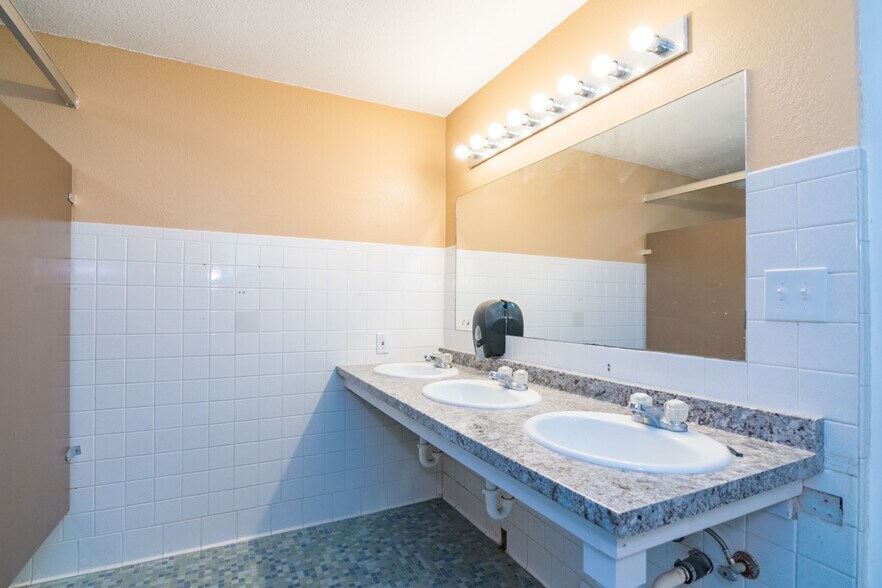 More Photos Of 154 S Mountain Rd, Northfield Schools For Sale