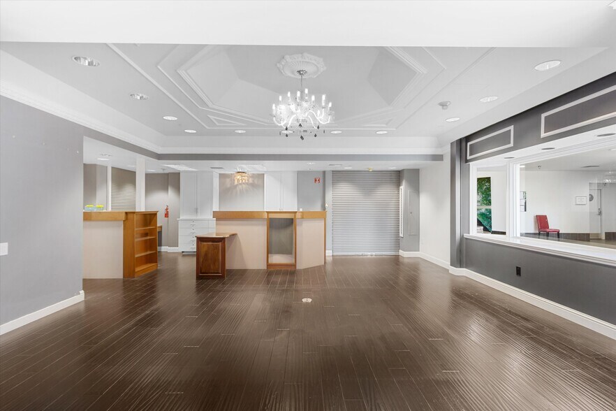 More Photos Of 8911 Lakewood Dr, Windsor Medical For Lease