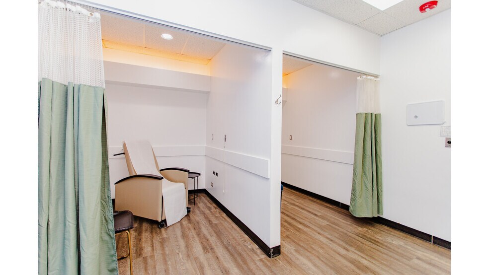 More Photos Of 815 Howard St, Evanston Medical For Sale