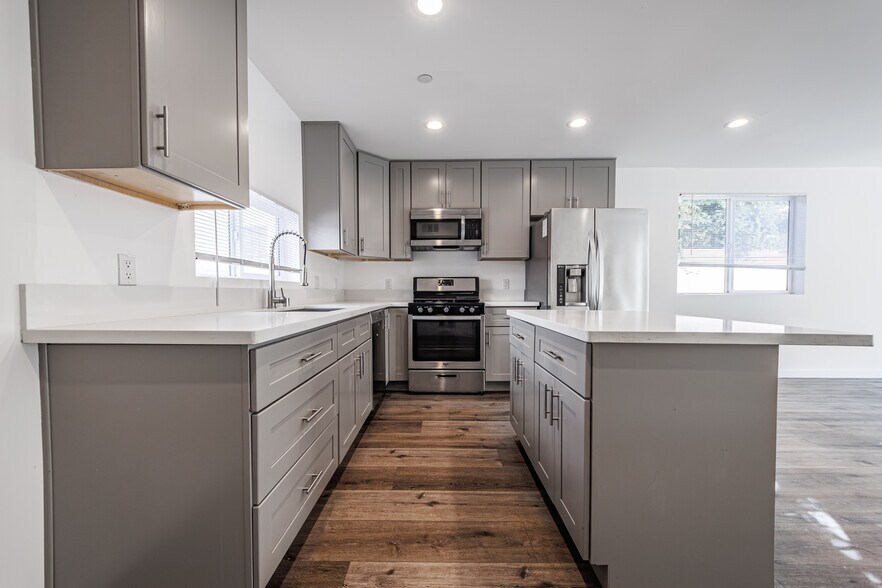 More Photos Of 1121 N Berendo St, Los Angeles Multifamily For Sale