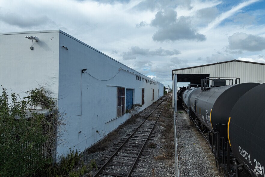 More Photos Of 6501 NW 37th Ave, Miami Warehouse For Lease