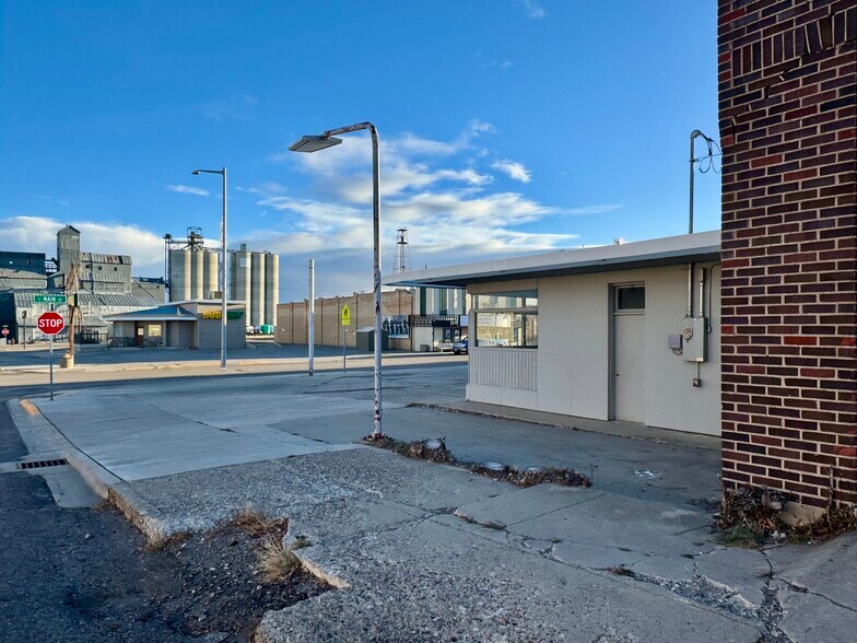 More Photos Of 100 Main St, Cut Bank Warehouse For Sale